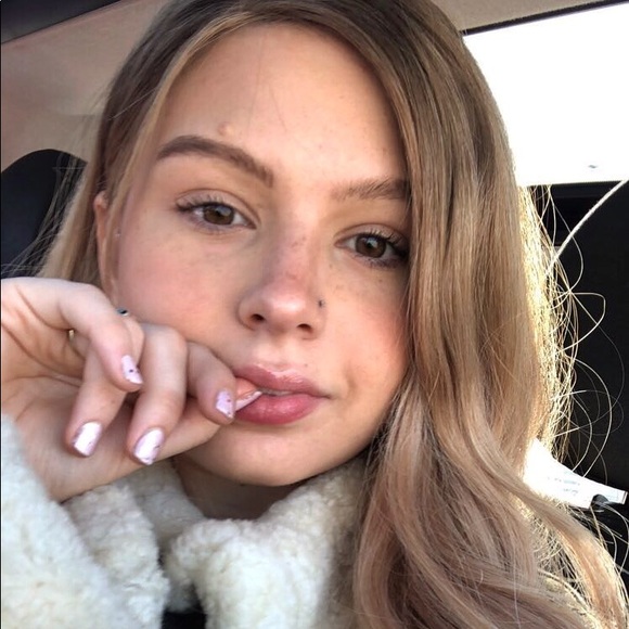 Meet Your Posher, Julia :) - Picture 1 of 1